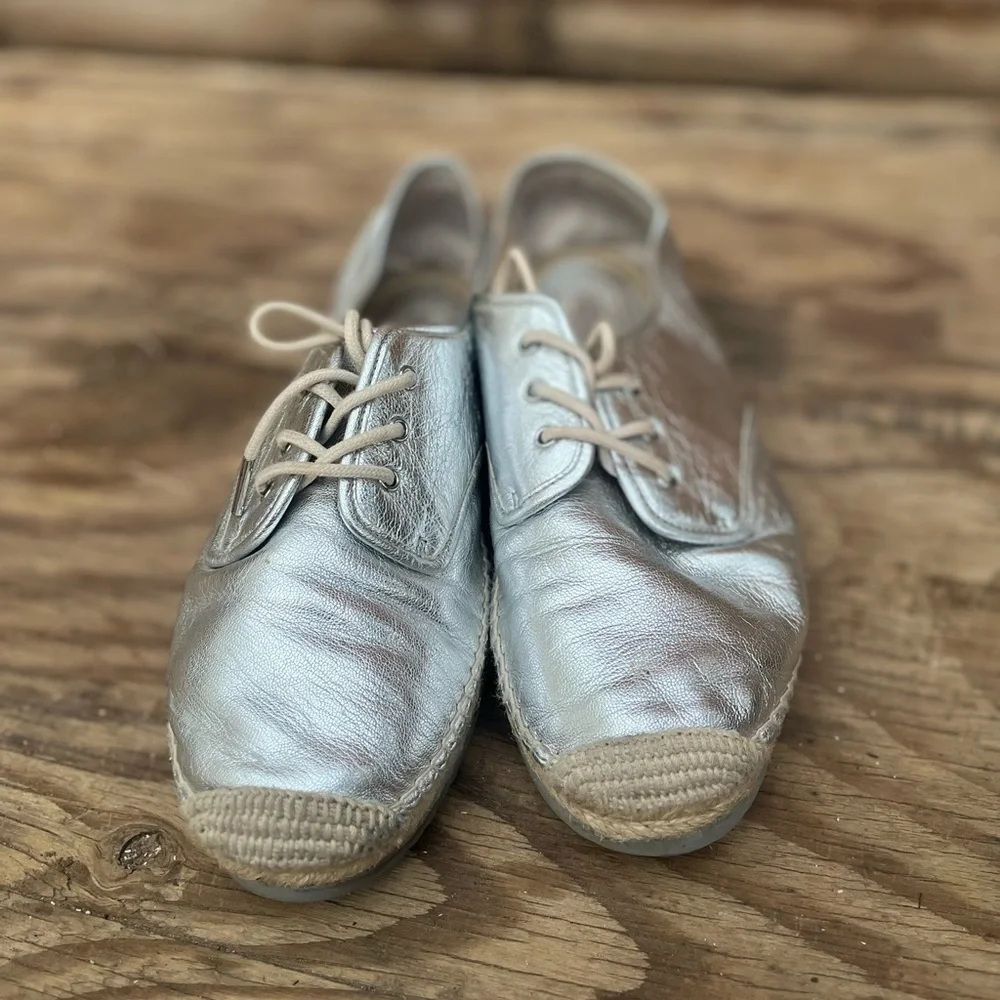 MICHAEL KORS | Metallic Silver Lace-Up Shoes 10.5